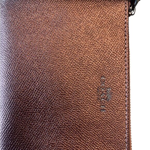 Coach Metallic Gold Raspberry Wrist Bag. LN Sold out Color. Perfect Festival Bag - Picture 12 of 12